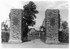 tombstones minneapolis Pioneers & Soldiers Memorial Cemetery