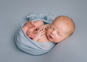 newborn photographer minneapolis Lisa Poseley Photography
