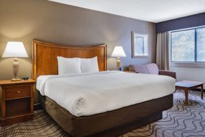Guest room at the La Quinta Inn & Suites by Wyndham Minneapolis-Minnetonka in Minnetonka, Minnesota